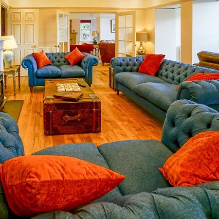 The Oaks Country House