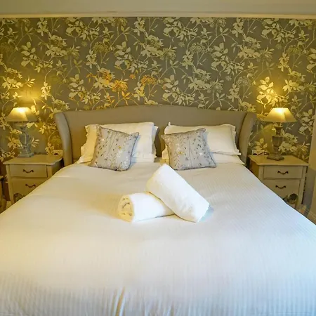 The Oaks Country House