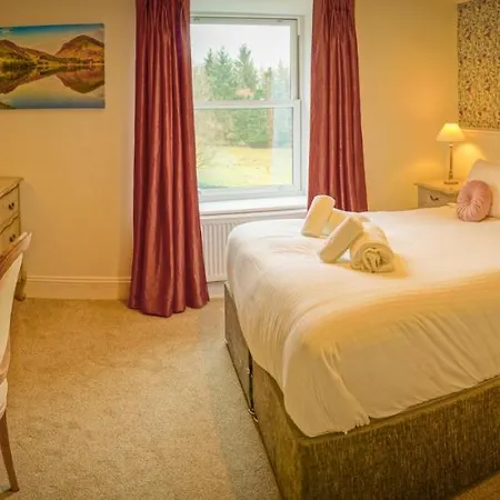 The Oaks Country House